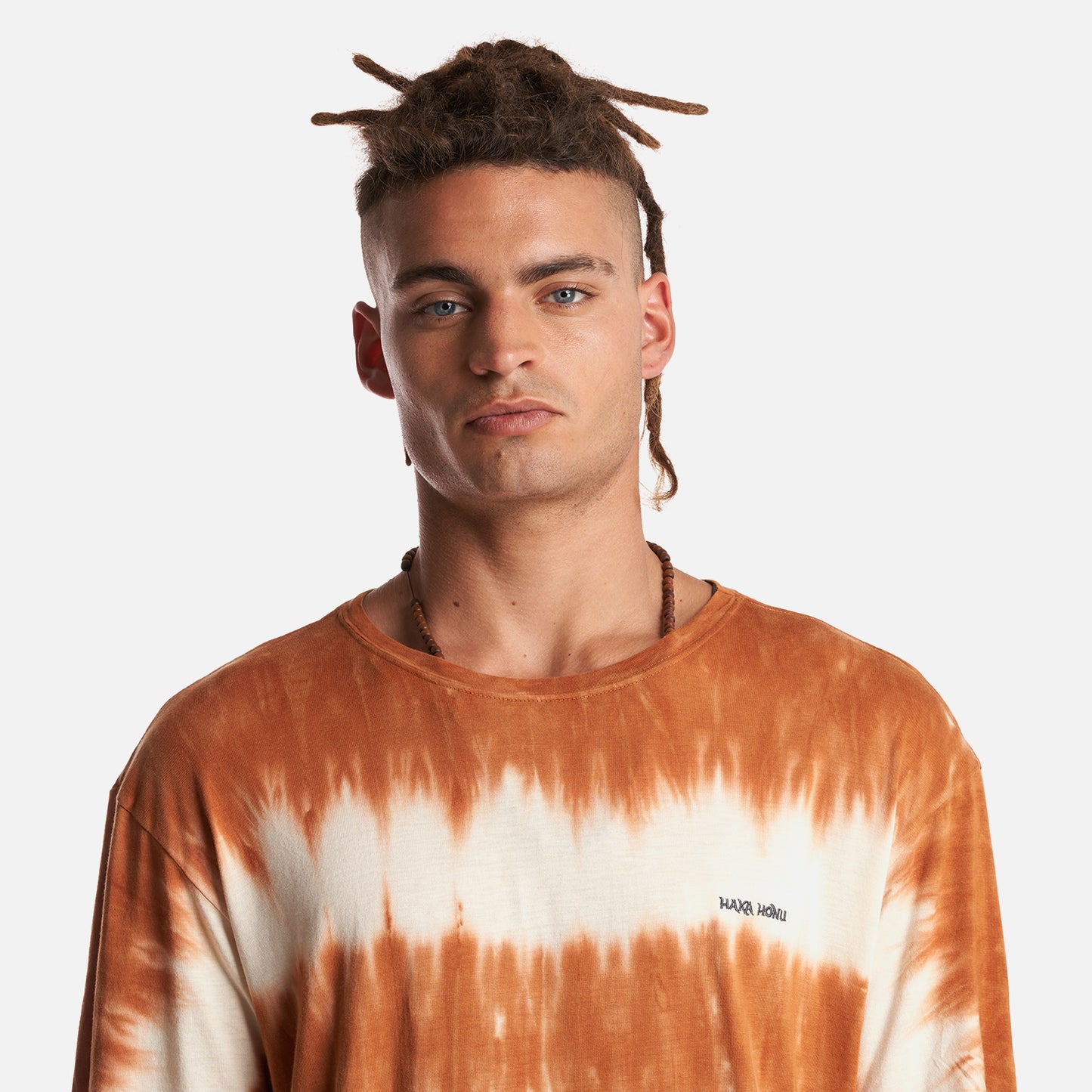 Polera Hombre Mamboo Terracota Haka Honu