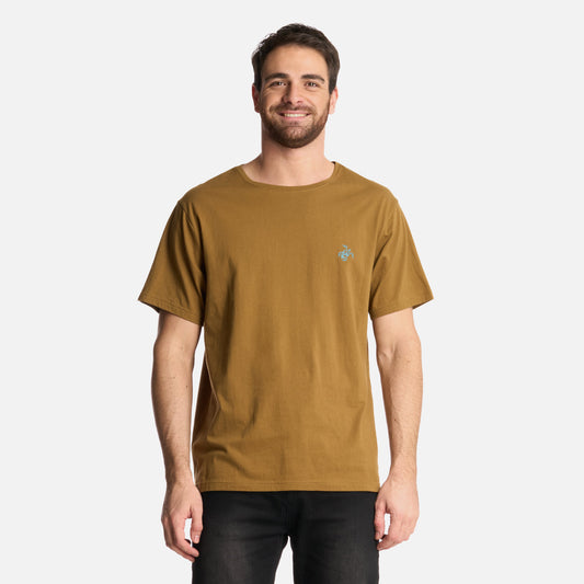 Polera Hombre Vive Fuera Mostaza Oscuro Haka Honu