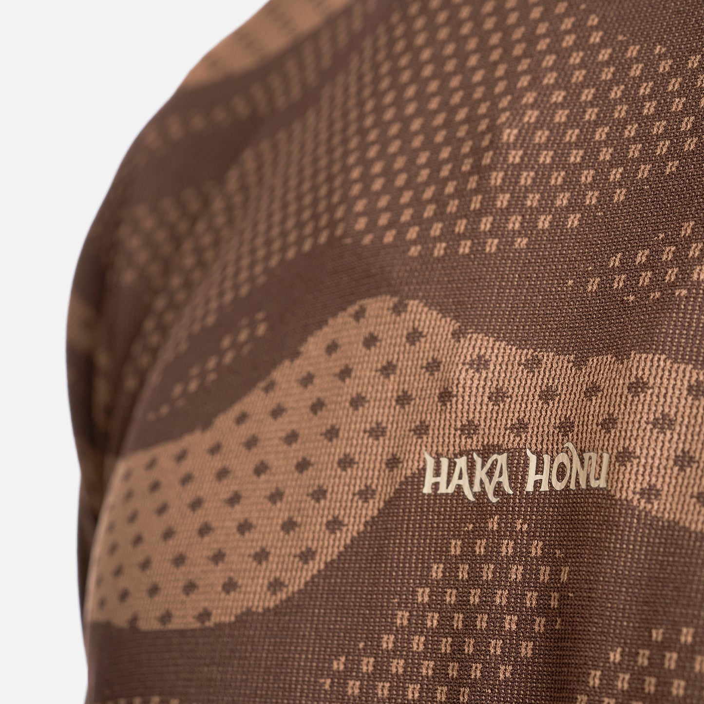 Polera Hombre Chacra Full Print Café Haka Honu