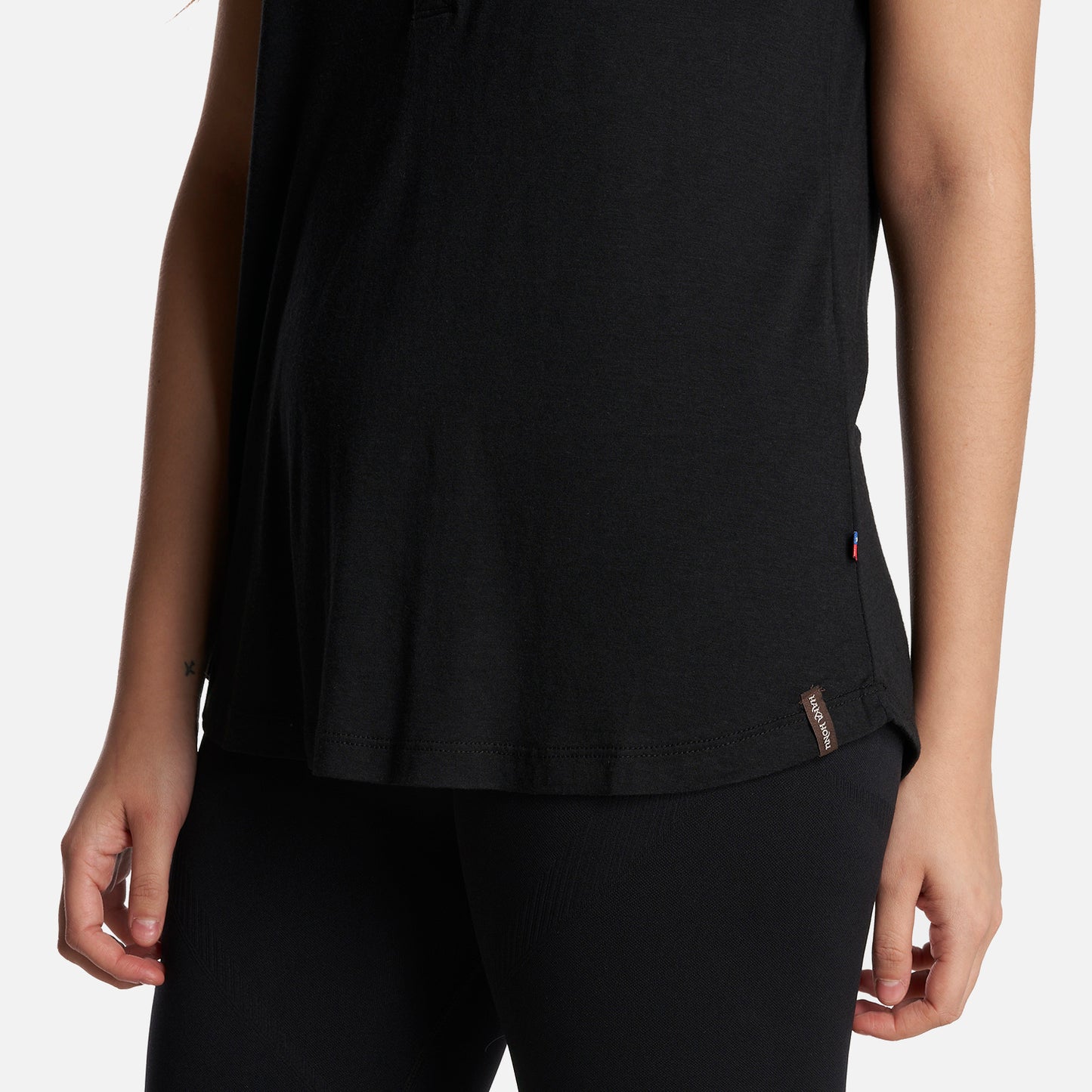 Polera Mujer Natural Negro Haka Honu