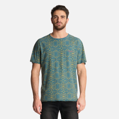 Polera Hombre Bi-Curioso Print Petroleo Haka Honu