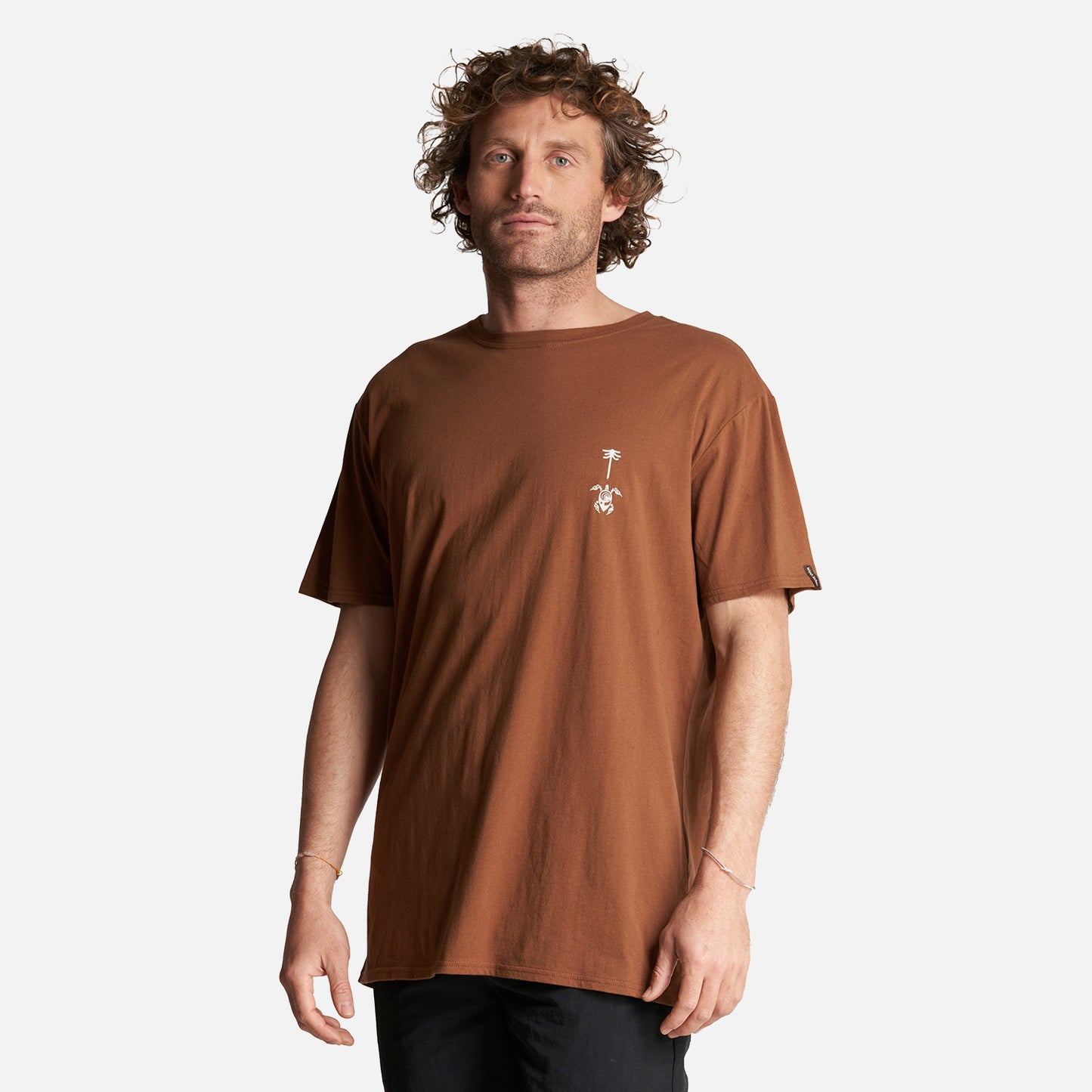 Polera Hombre Amanecer Café Haka Honu