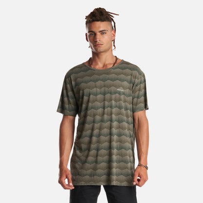 Polera Hombre Bi-Curioso Print Oliva Haka Honu