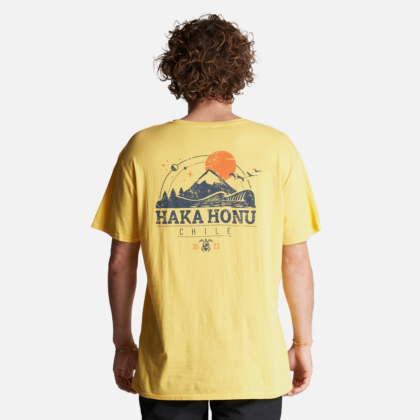 Polera Hombre Atardecer Amarillo Haka Honu