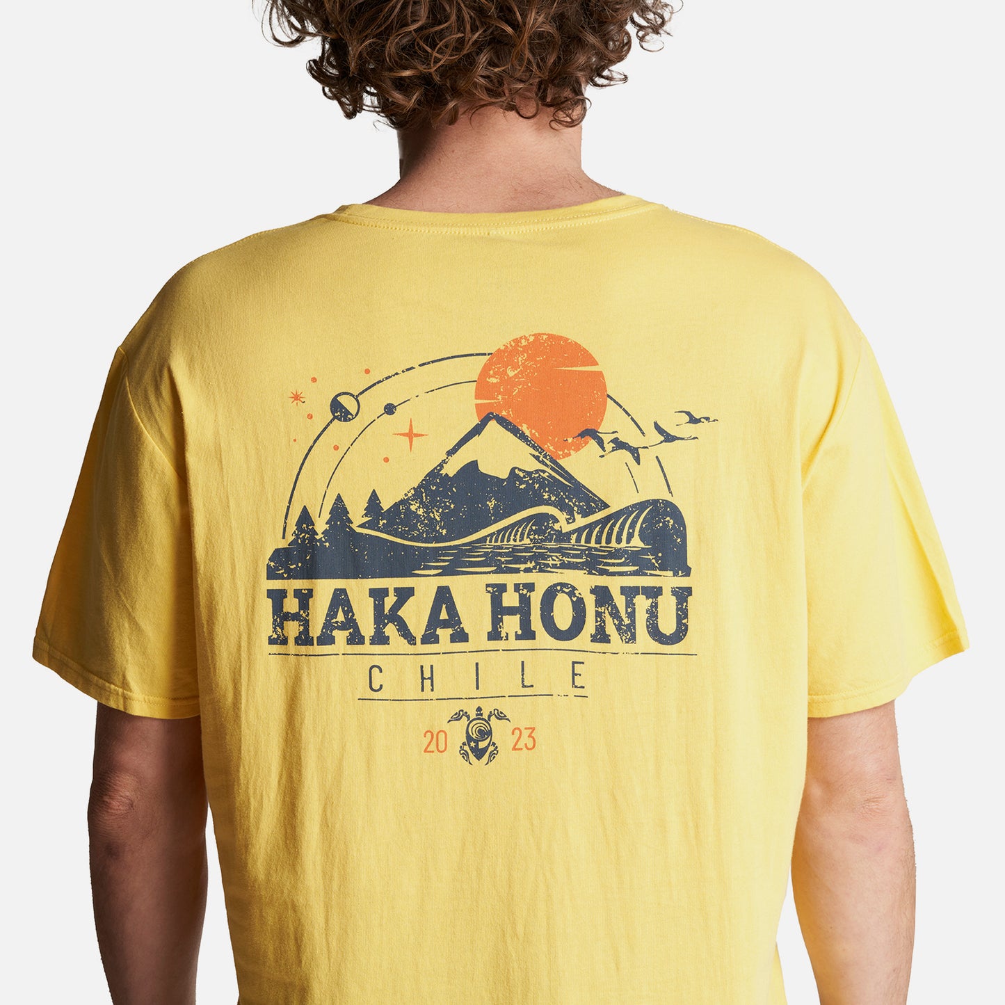 Polera Hombre Atardecer Amarillo Haka Honu