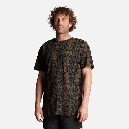 Polera Hombre Llámalo Print Negro Haka Honu