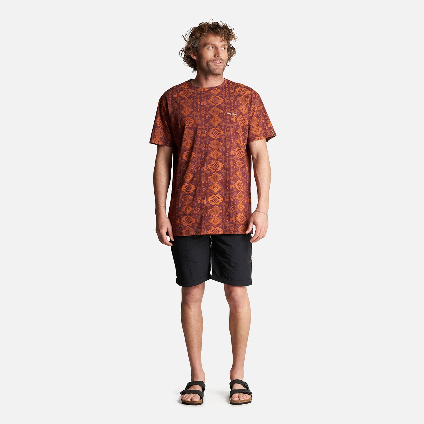 Polera Hombre Llámalo Print Burdeo Haka Honu