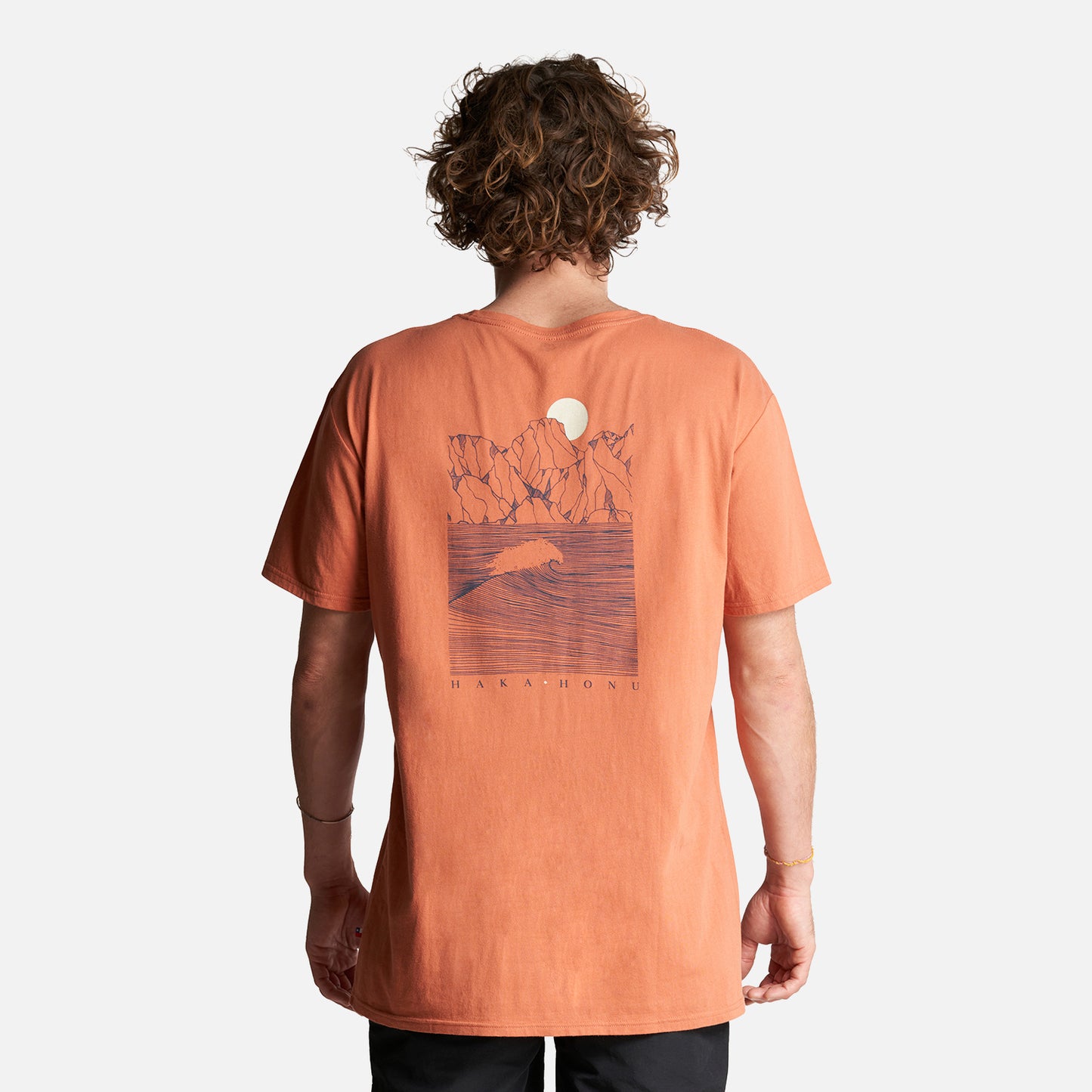 Polera Hombre Marejada Ochre Haka Honu